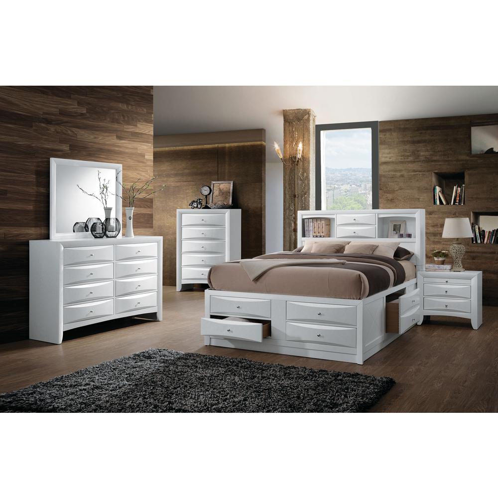 Full Bed in White. Picture 1