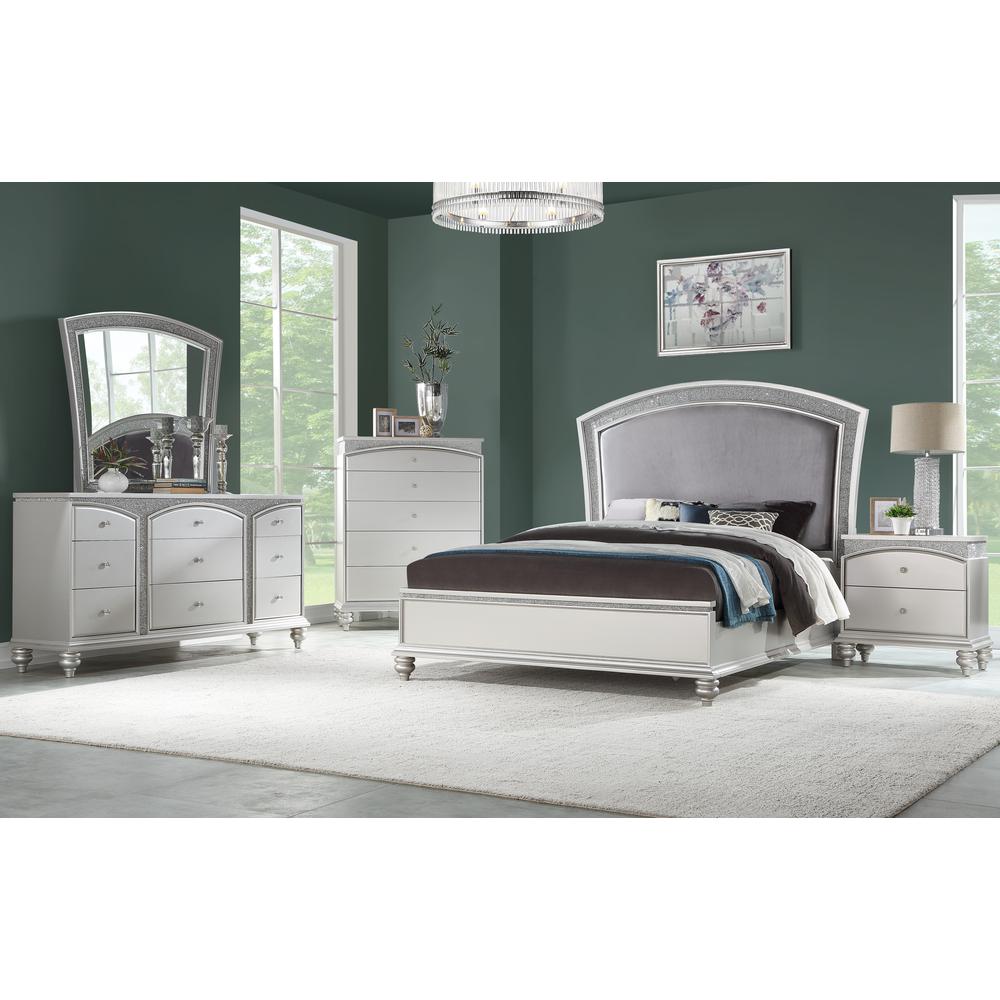 Maverick Queen Bed Fabric & Platinum. Picture 1