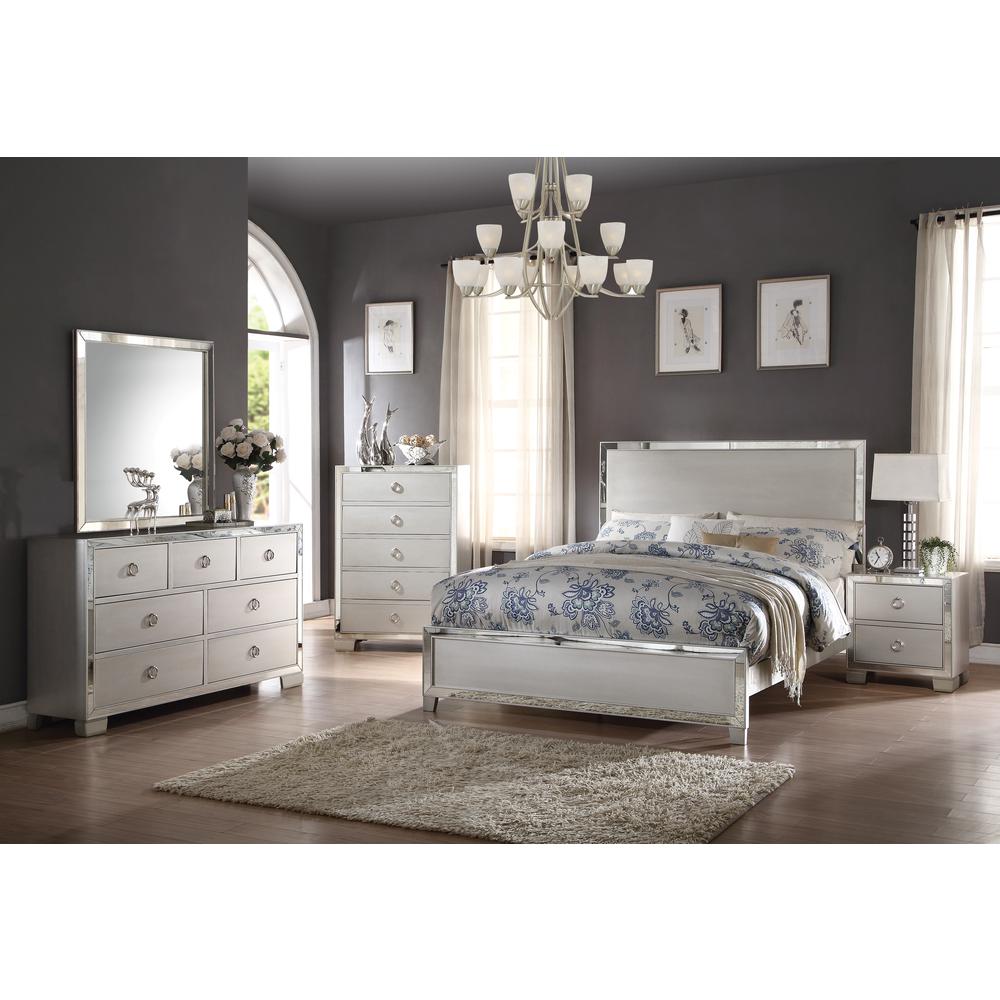 Voeville II Queen Bed Platinum. Picture 1