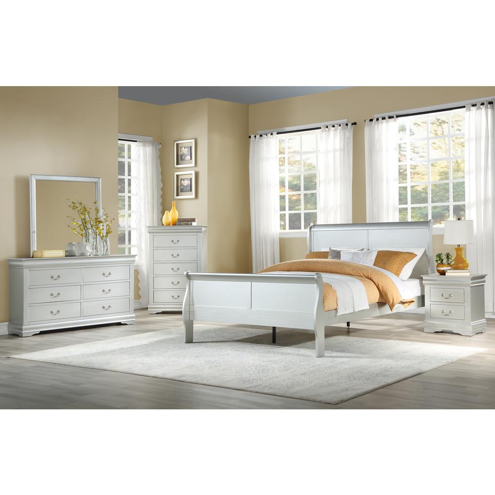ACME Louis Philippe Queen Bed, Platinum (1Set/2Ctn). Picture 1