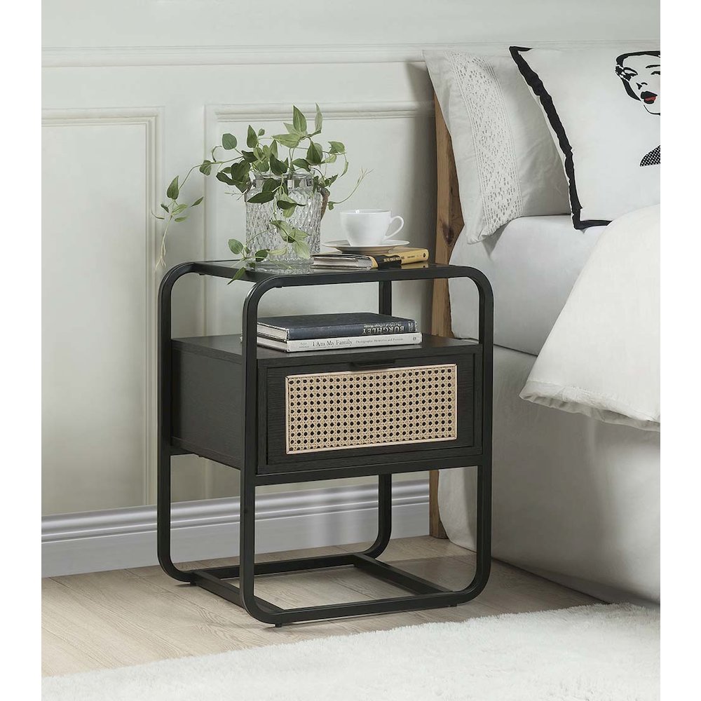 Colson Accent Table Black. Picture 1