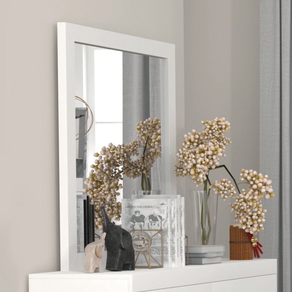 Casilda Mirror White. Picture 1