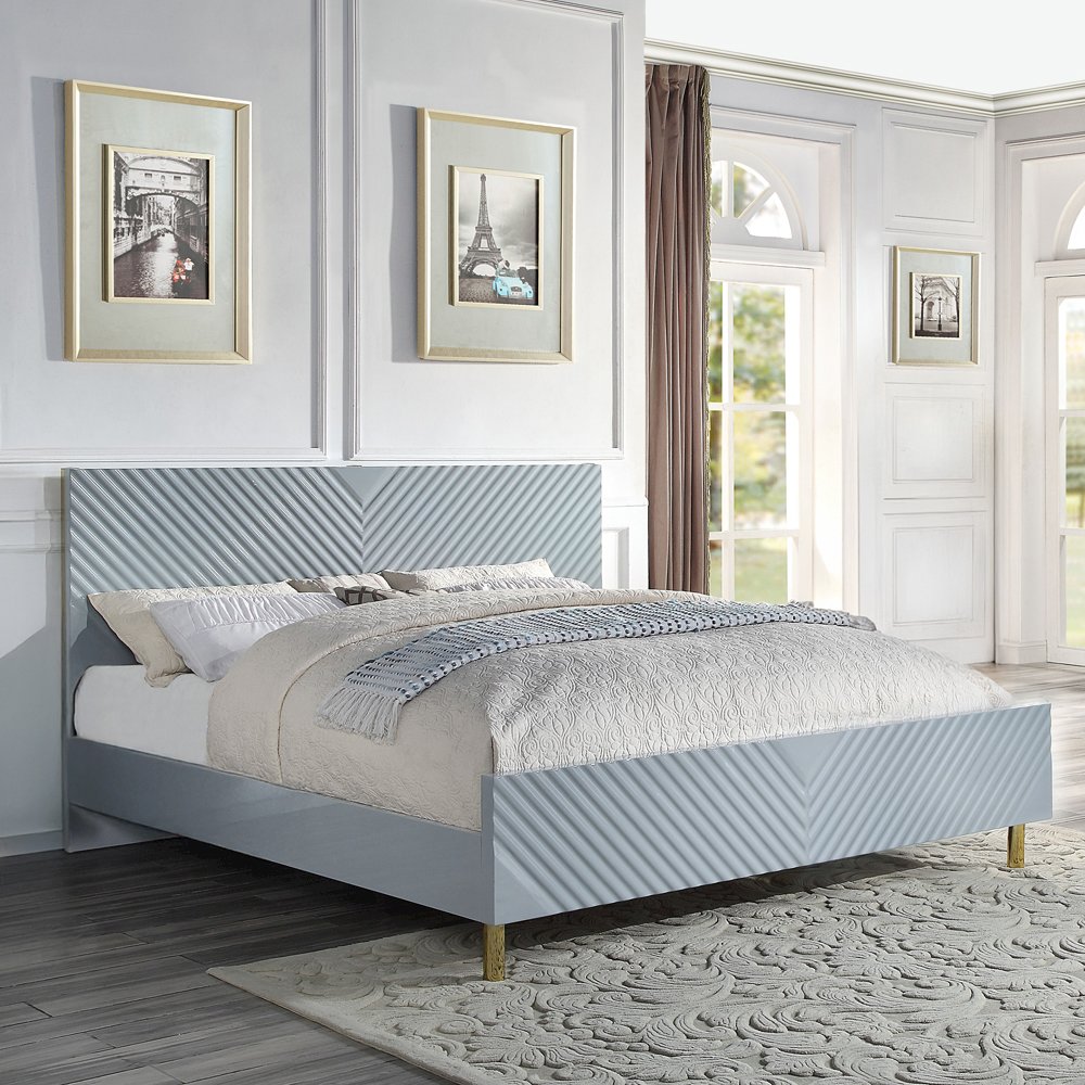 Gaines Eastern King Bed Gray High Gloss. Picture 1