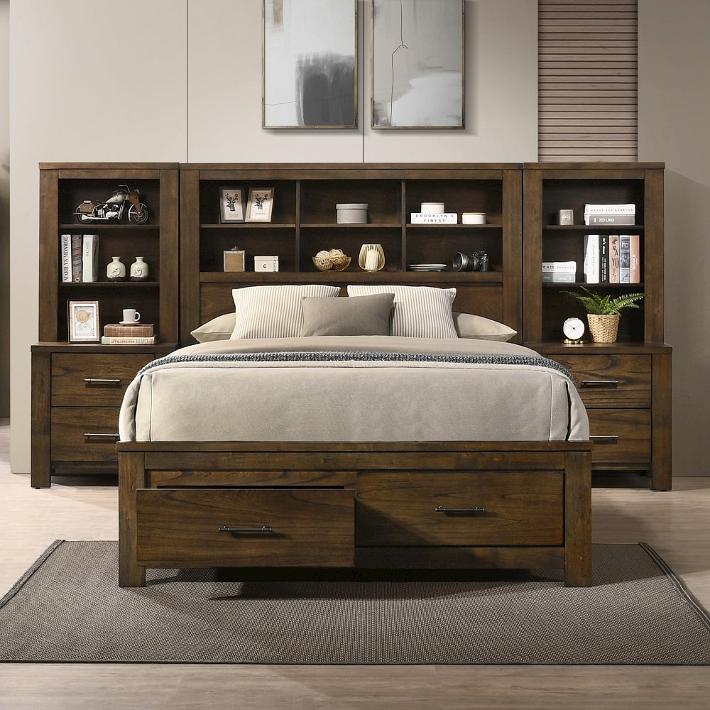 Merrilee II Queen Bed Oak. Picture 1