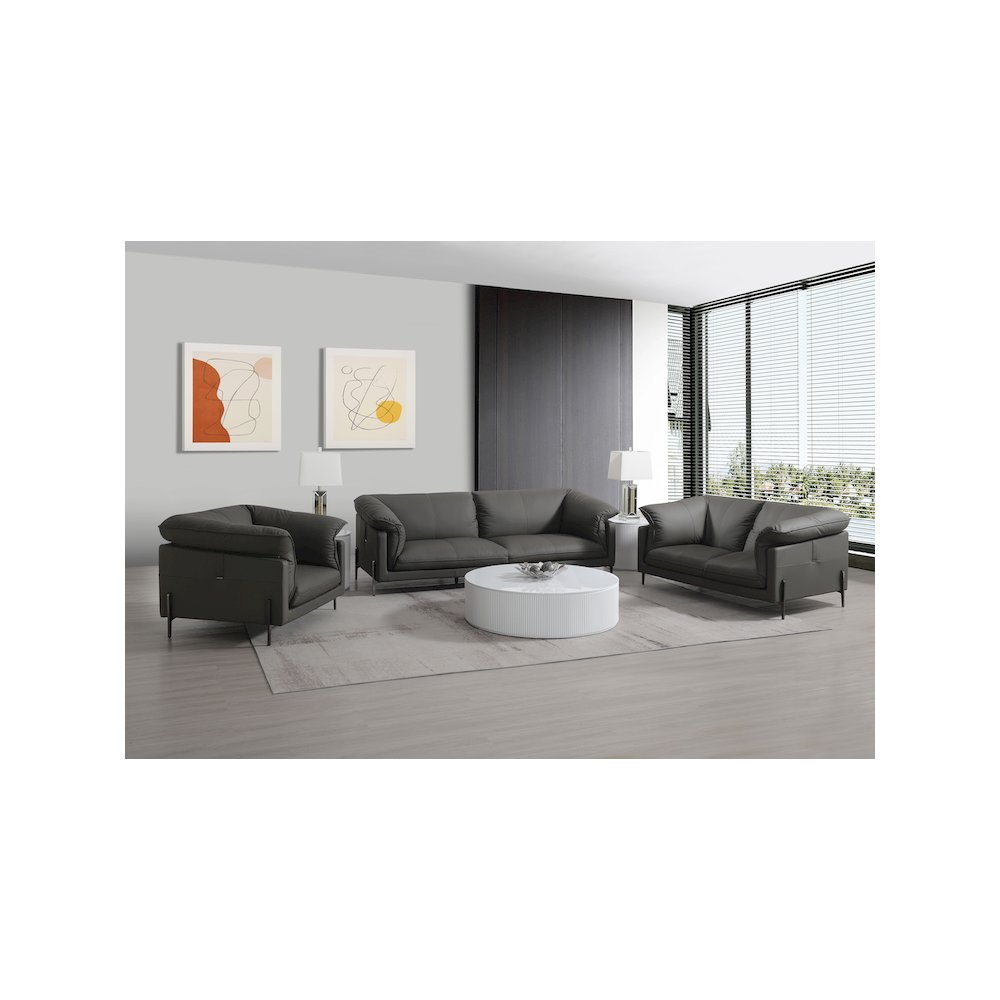 Tadi Sofa in Black Top Grain Leather. Picture 6