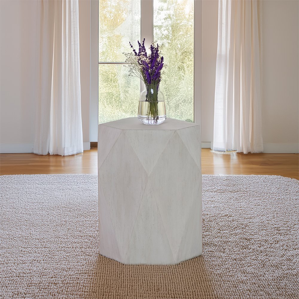 Hanniel End Table Antique White. Picture 1