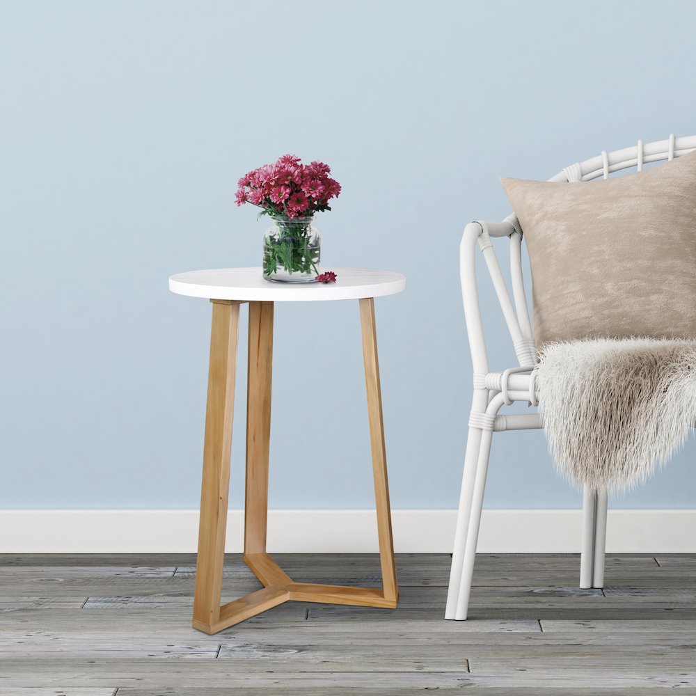 Aesthetic Tripod Round Side Table with Solid American Hardwood Legs, Natural. Picture 11