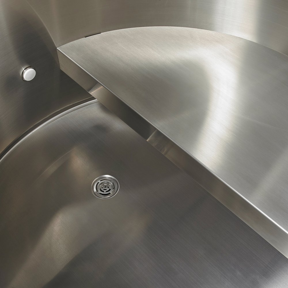 Dynamic Cold Therapy Barrel - 304 Stainless Steel with Pacific Cedar Exterior. Picture 5