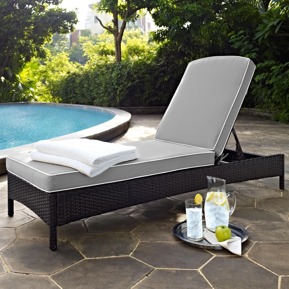 Palm Harbor Wicker Outdoor Chaise Lounge. Picture 2