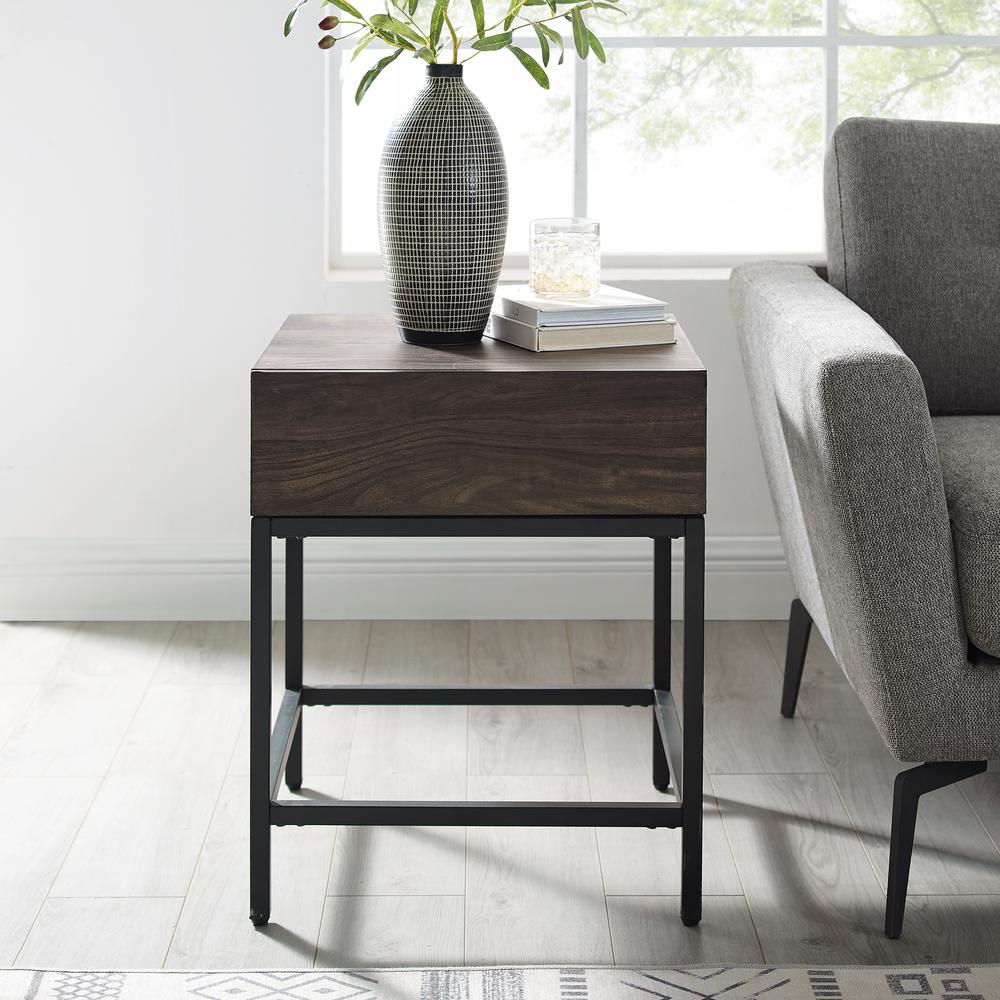 Jacobsen Side Table. Picture 3