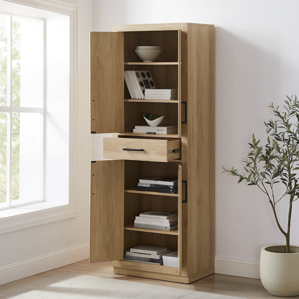 Isla Kitchen Storage Pantry. Picture 5