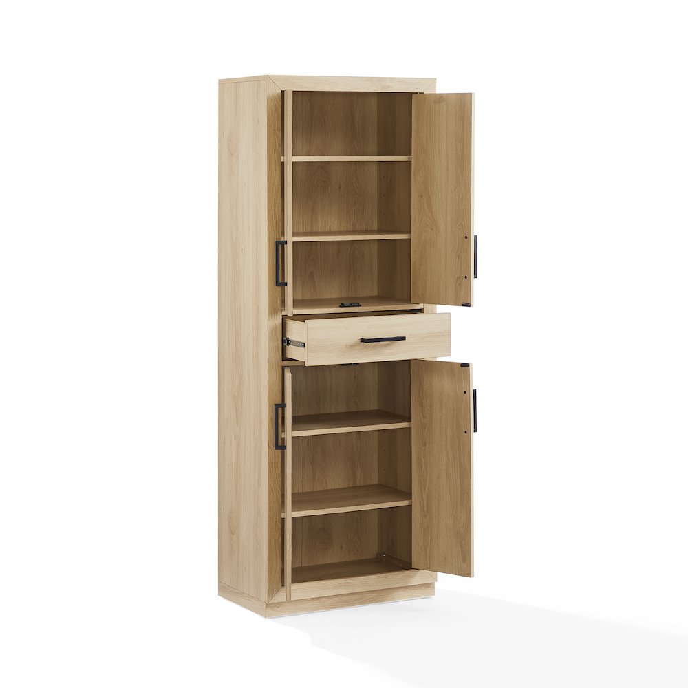 Isla Kitchen Storage Pantry. Picture 8