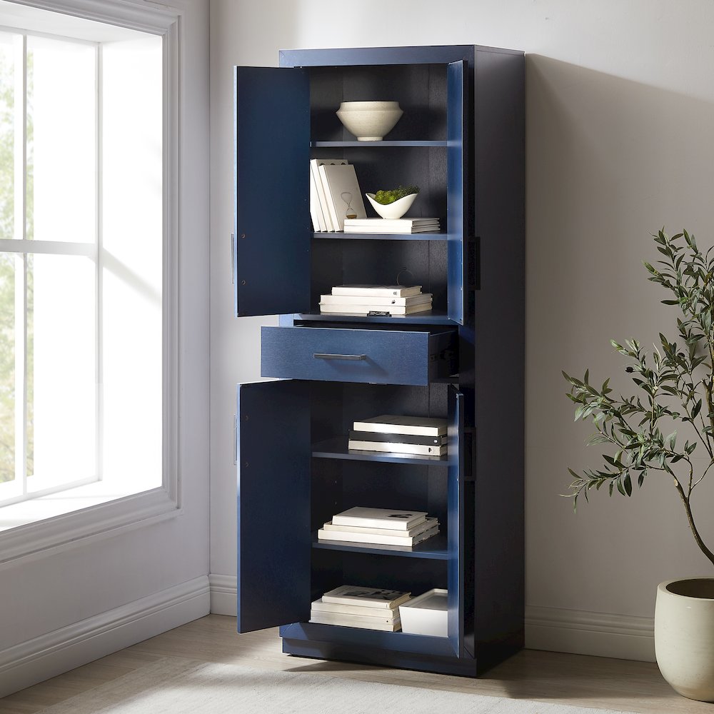 Isla Kitchen Storage Pantry. Picture 5
