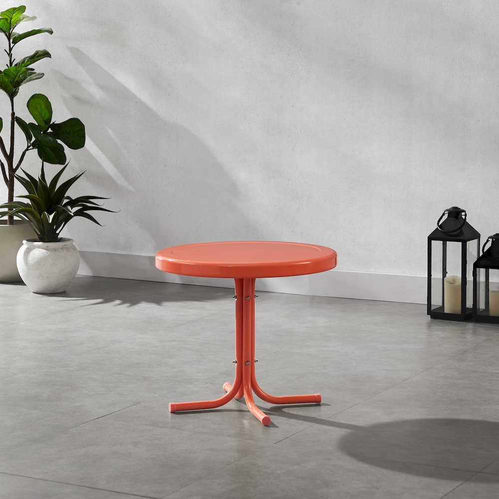 Griffith Retro Outdoor Side Table. Picture 2