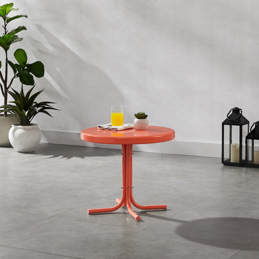 Griffith Retro Outdoor Side Table. Picture 3