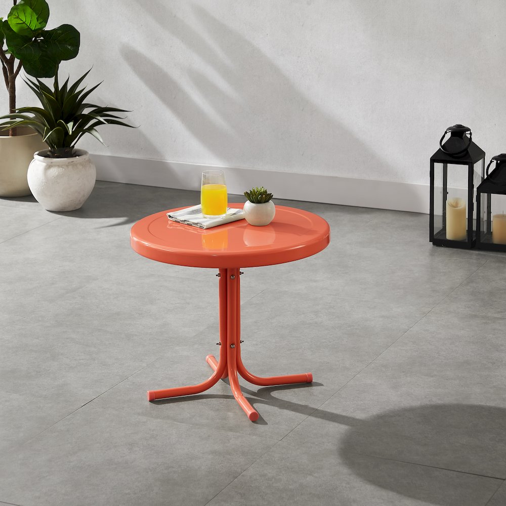 Griffith Retro Outdoor Side Table. Picture 4