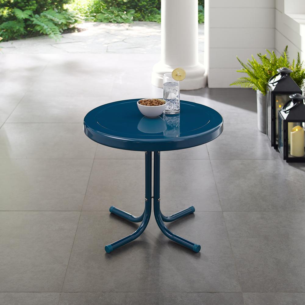 Griffith Retro Outdoor Side Table. Picture 3