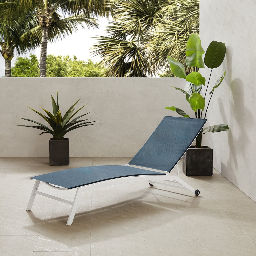 Weaver Outdoor Chaise Lounge. Picture 4