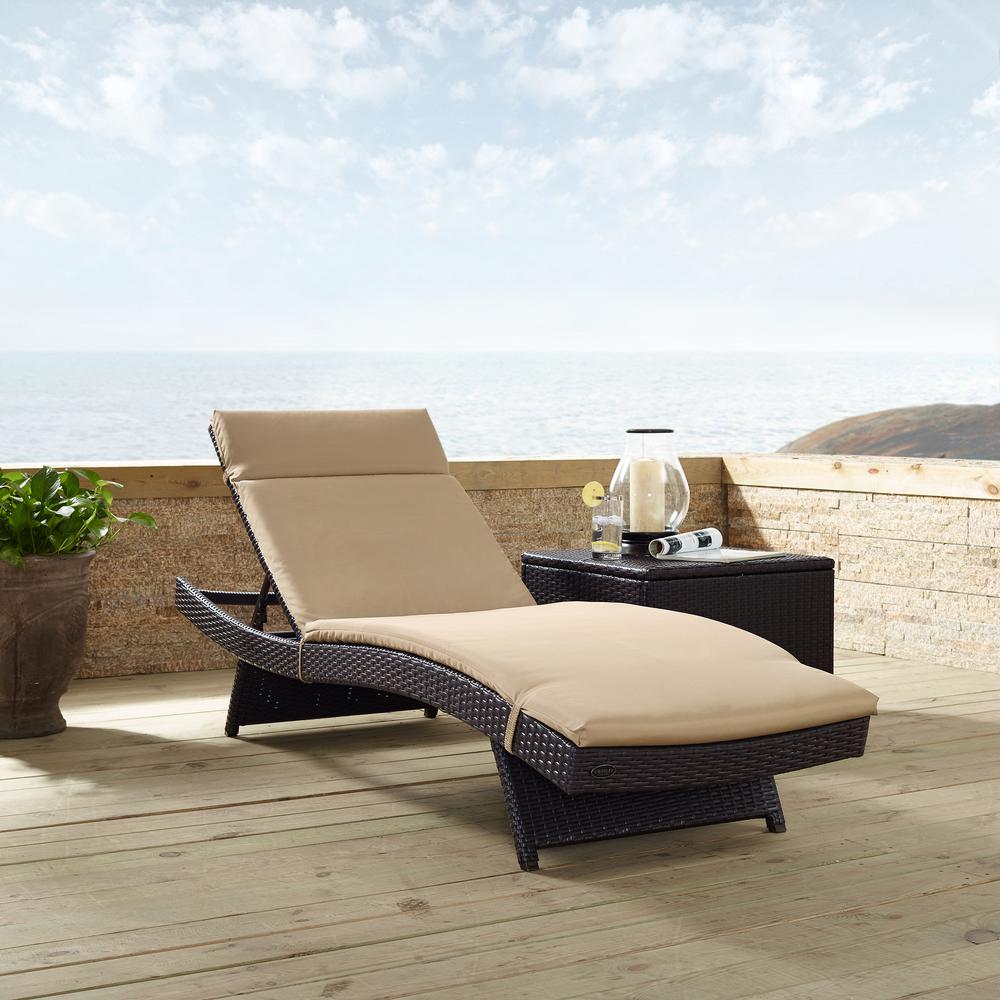 Biscayne Wicker Outdoor Chaise Lounge. Picture 2