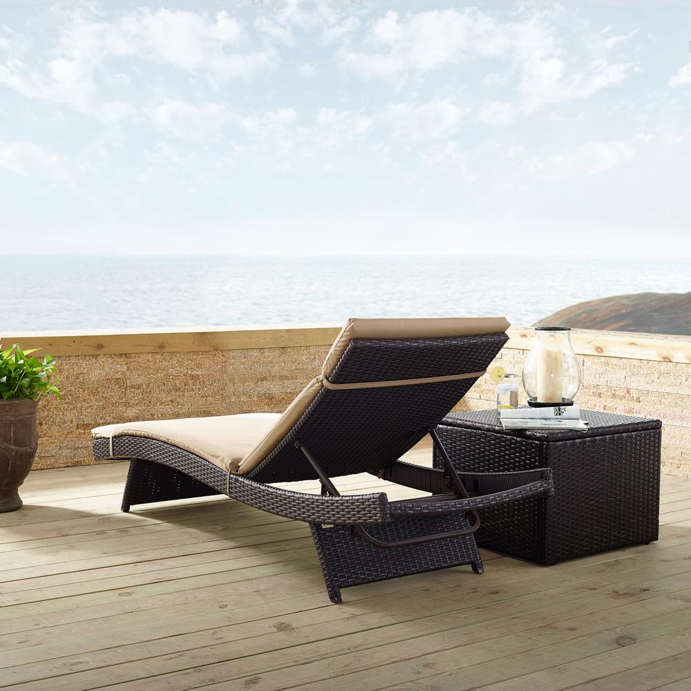 Biscayne Wicker Outdoor Chaise Lounge. Picture 4