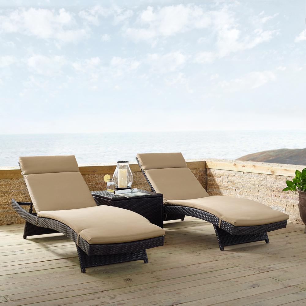 Biscayne Wicker Outdoor Chaise Lounge. Picture 6