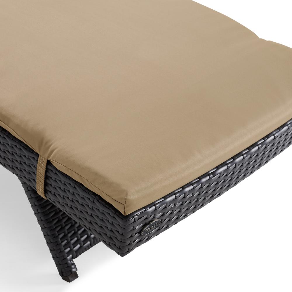 Biscayne Wicker Outdoor Chaise Lounge. Picture 13