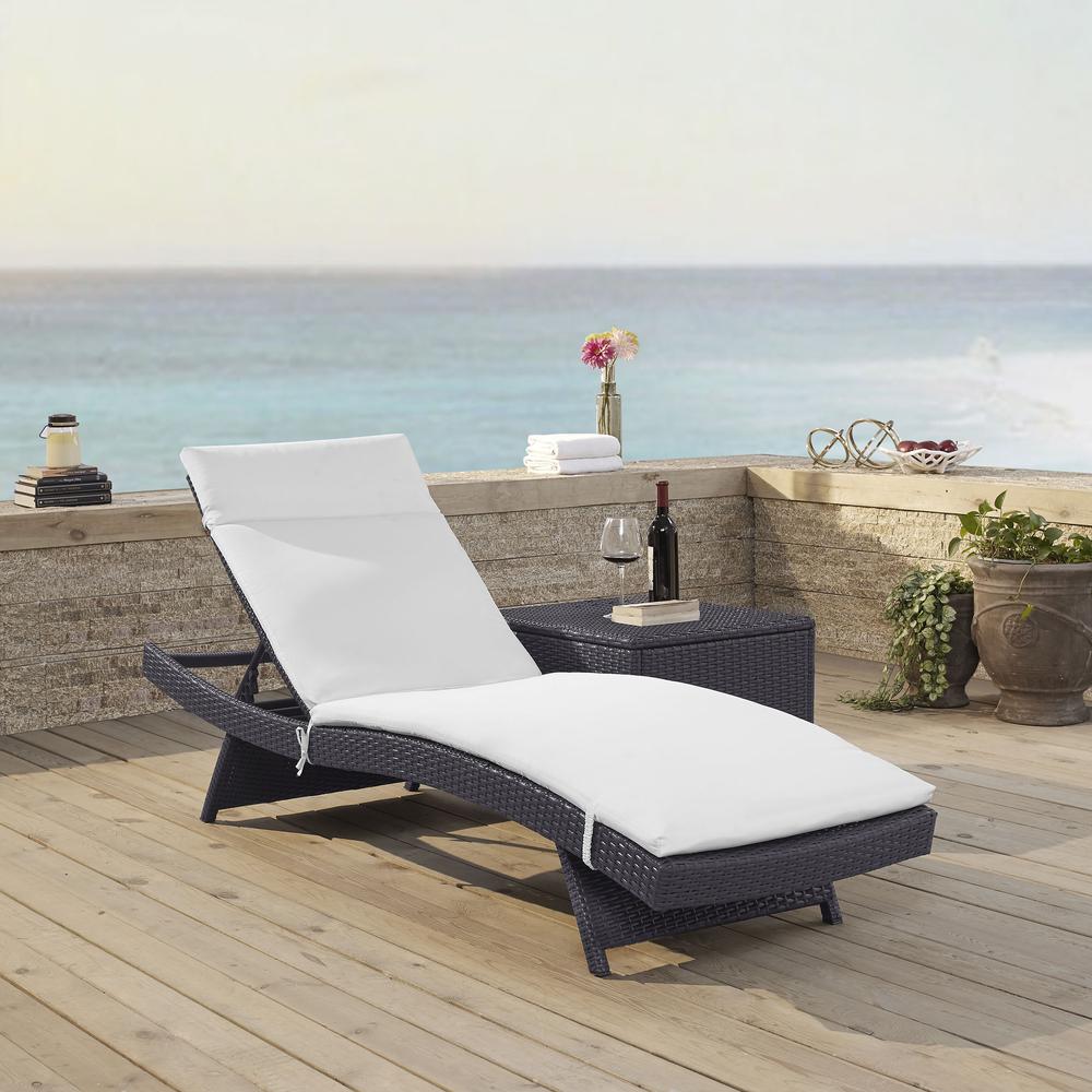 Biscayne Outdoor Wicker Chaise Lounge White/Brown. Picture 1