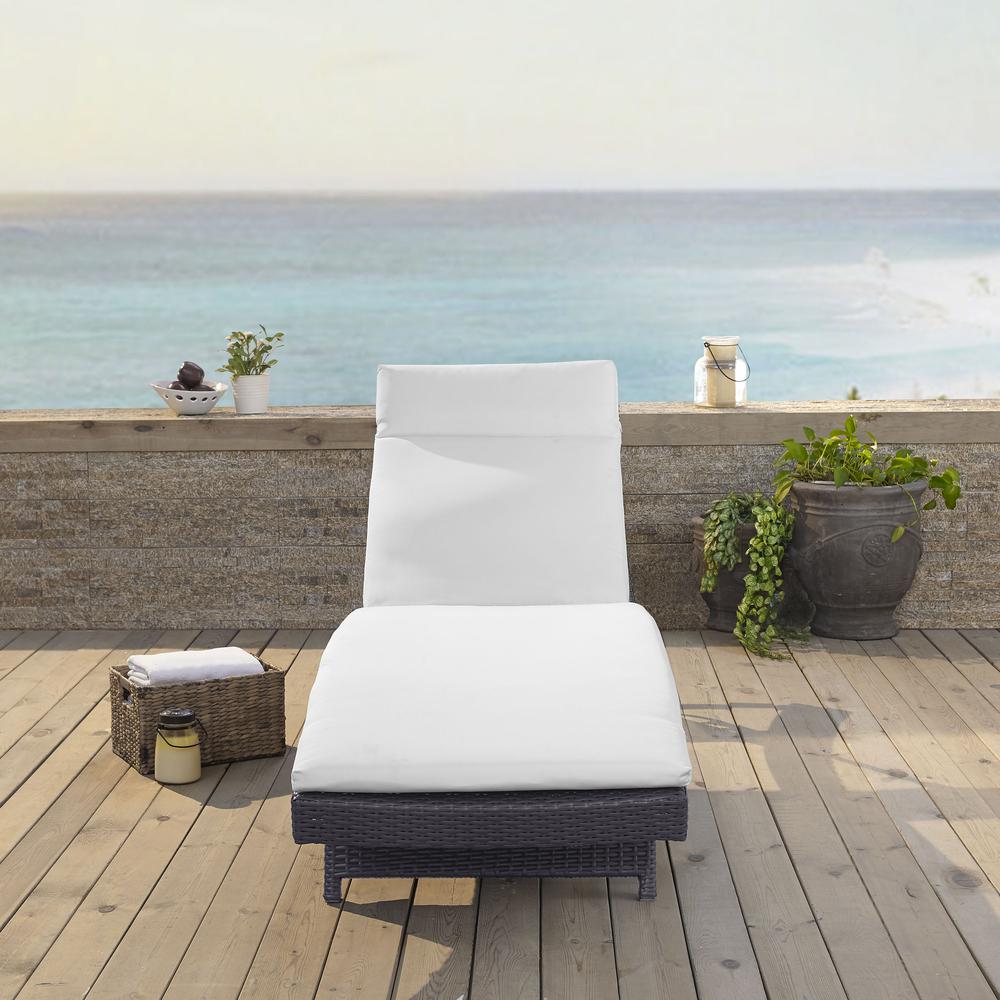 Biscayne Outdoor Wicker Chaise Lounge White/Brown. Picture 3