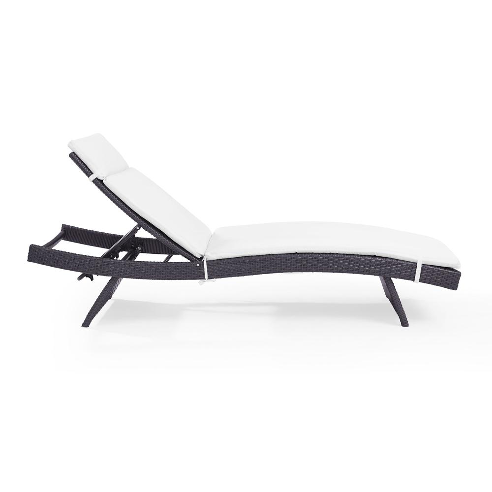 Biscayne Outdoor Wicker Chaise Lounge White/Brown. Picture 5