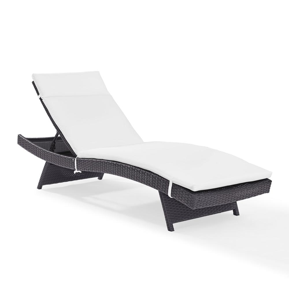 Biscayne Outdoor Wicker Chaise Lounge White/Brown. Picture 8