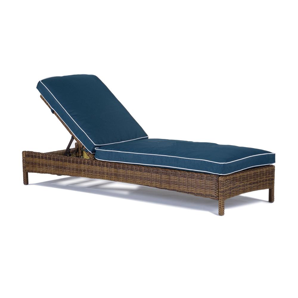 Bradenton Wicker Outdoor Chaise Lounge. Picture 1
