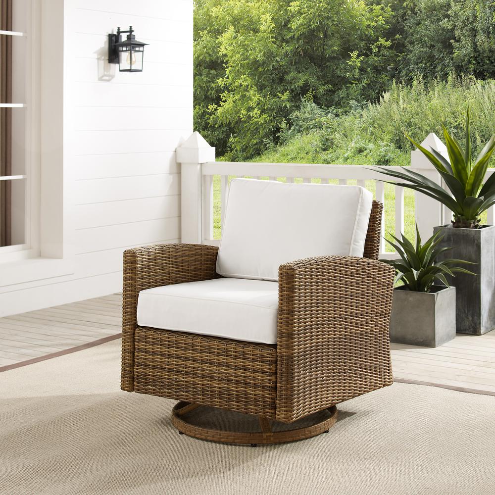 Bradenton Swivel Rocker Outdoor Chair - Sunbrella. Picture 2