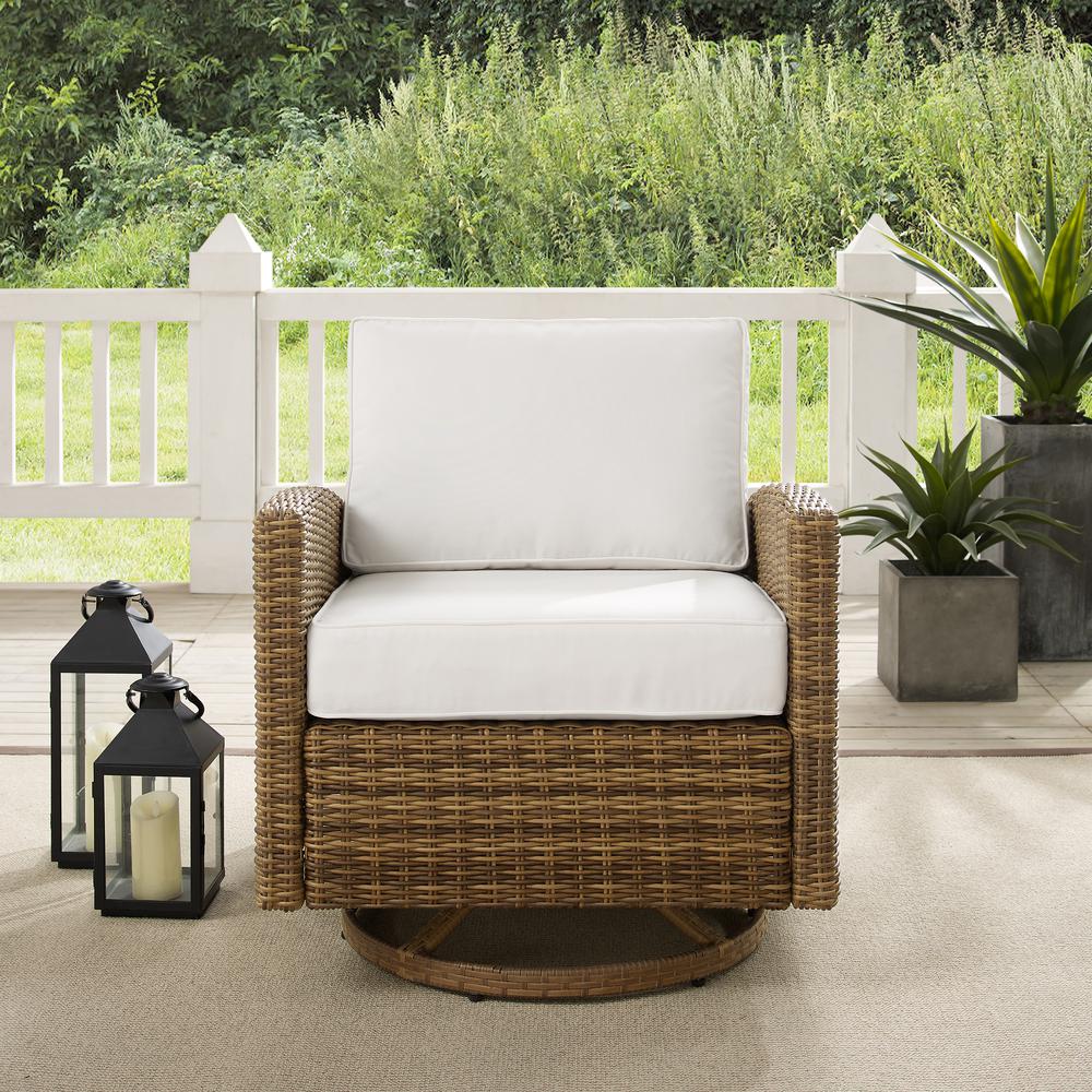 Bradenton Swivel Rocker Outdoor Chair - Sunbrella. Picture 3