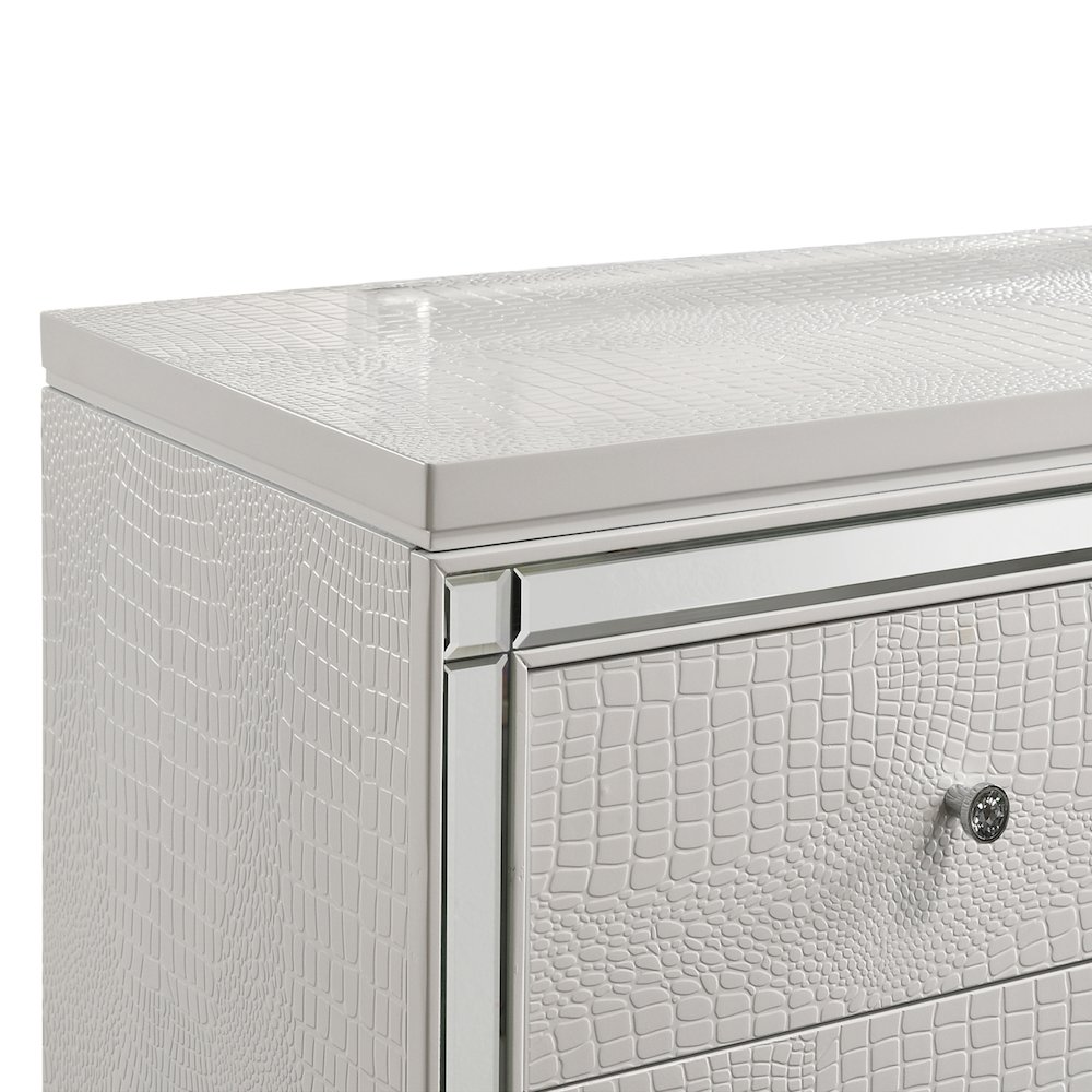 Furniture Valentine Solid Wood Dresser with 9 Drawers in White. Picture 5