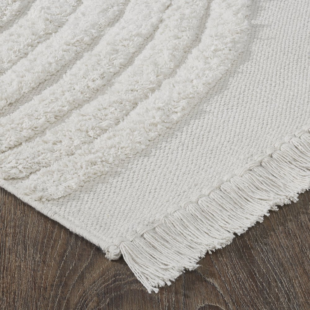 Terrain 5'3 x 7'3 Handwoven Indoor Rug, Off-white. Picture 7