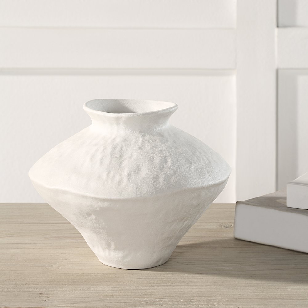 Mills Vase In White Color. Picture 2