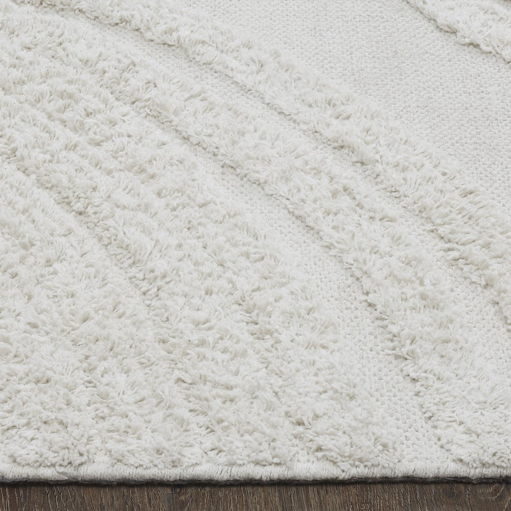 Terrain 5'3 x 7'3 Handwoven Indoor Rug, Off-white. Picture 5