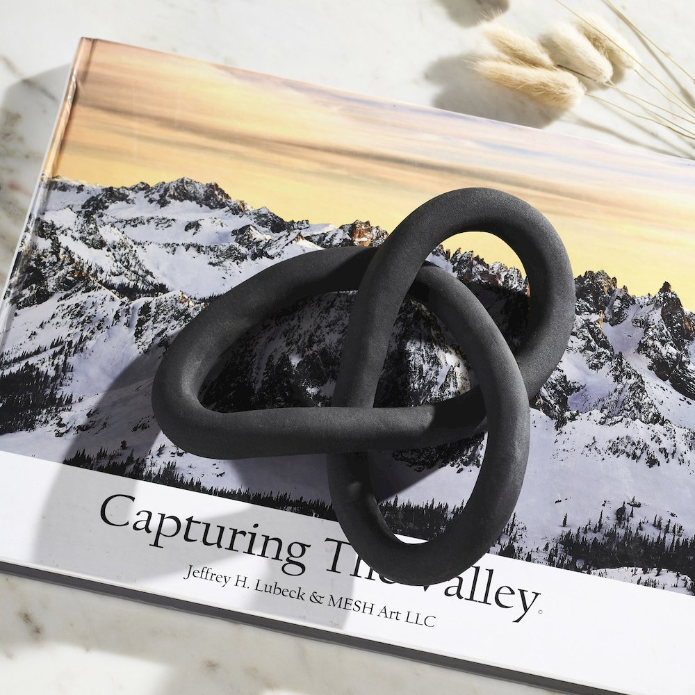 BINNA MATTE BLACK INFINITI KNOT DECORATIVE OBJECT. Picture 2