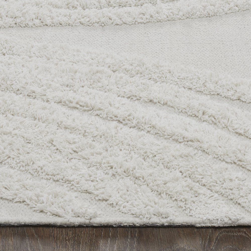 Terrain 5'3 x 7'3 Handwoven Indoor Rug, Off-white. Picture 3