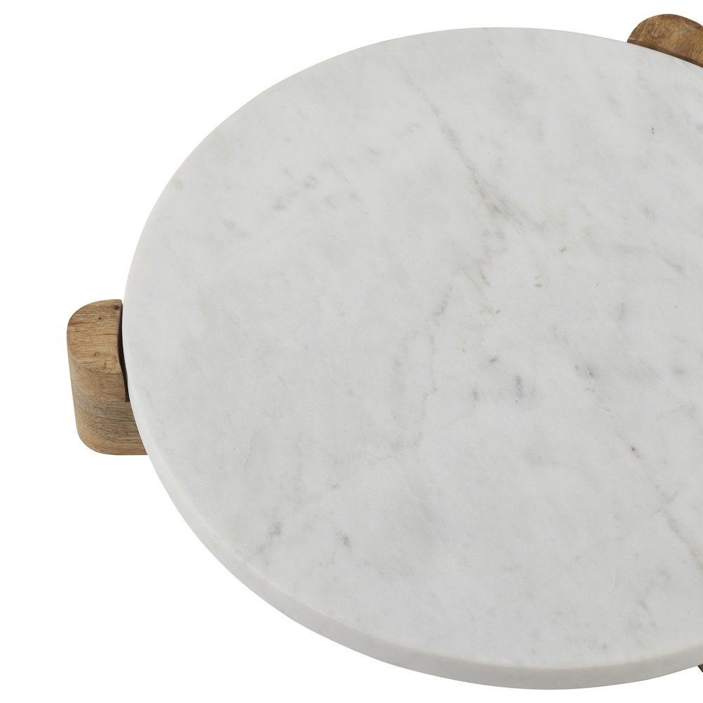 Lance Statue, White. Picture 4