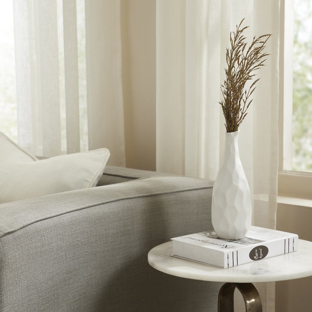 Blouin Vase In White Color. Picture 2