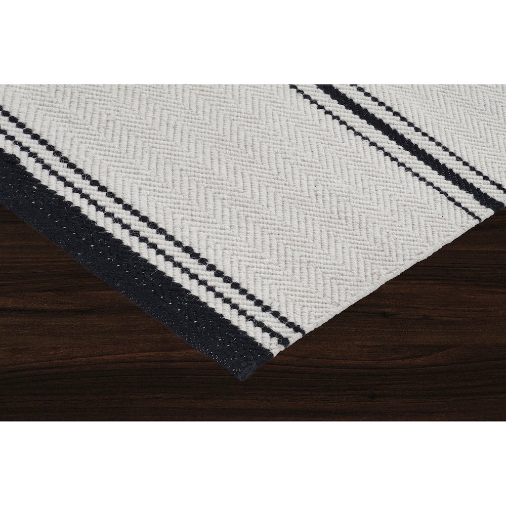 ALICE Ivory/Black 1 x 013 Rug. Picture 3