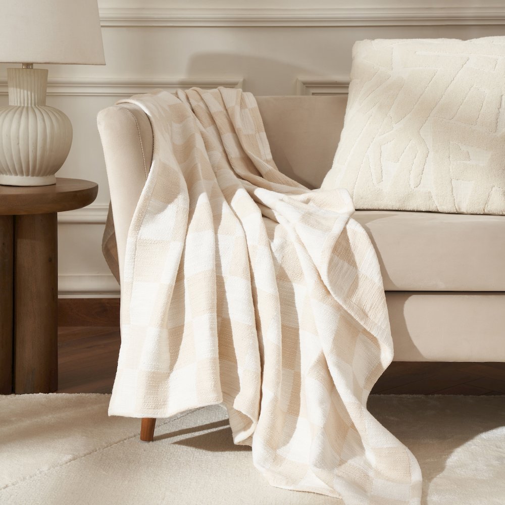 Grandi 70X50 Throw, Ivory. Picture 2