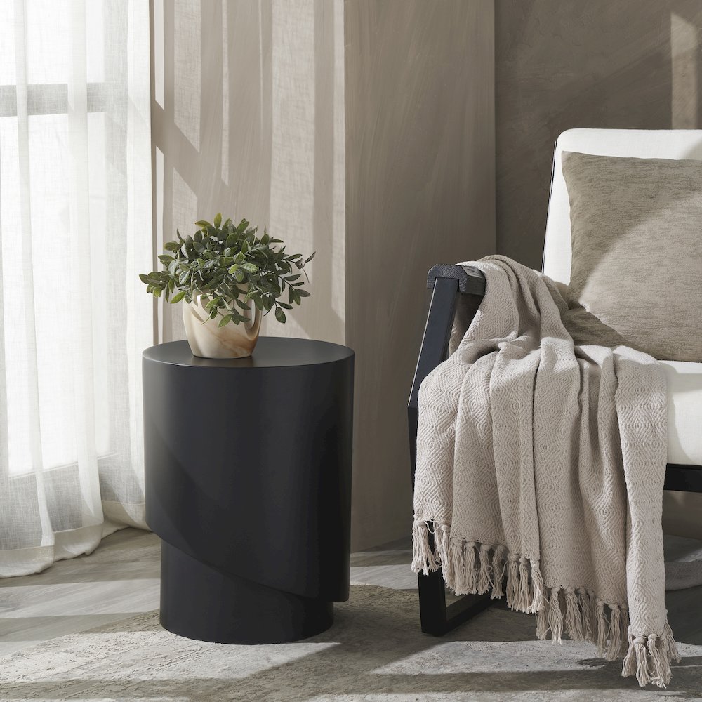 Domus Indoor/Outdoor Side Table. Picture 2