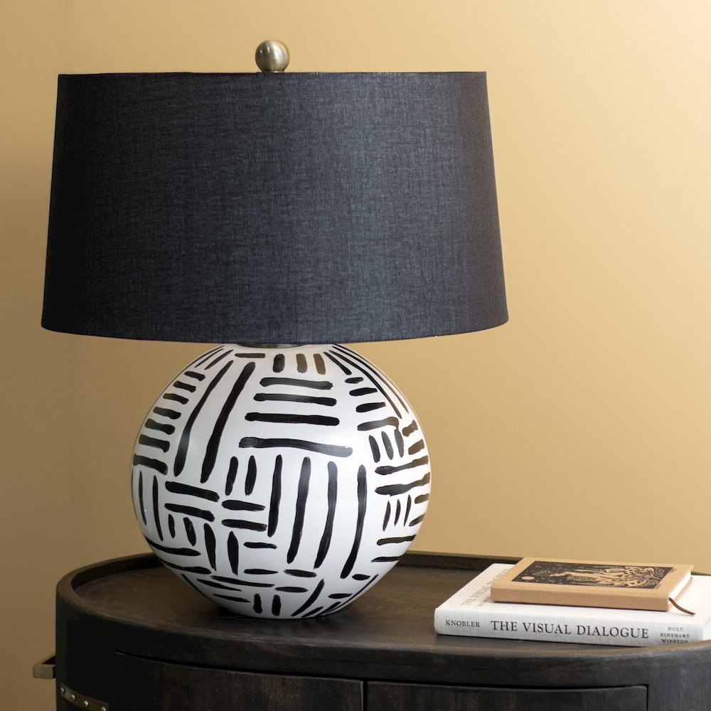 Milka 1-Light 24.5" Table Lamp with Shade. Picture 2