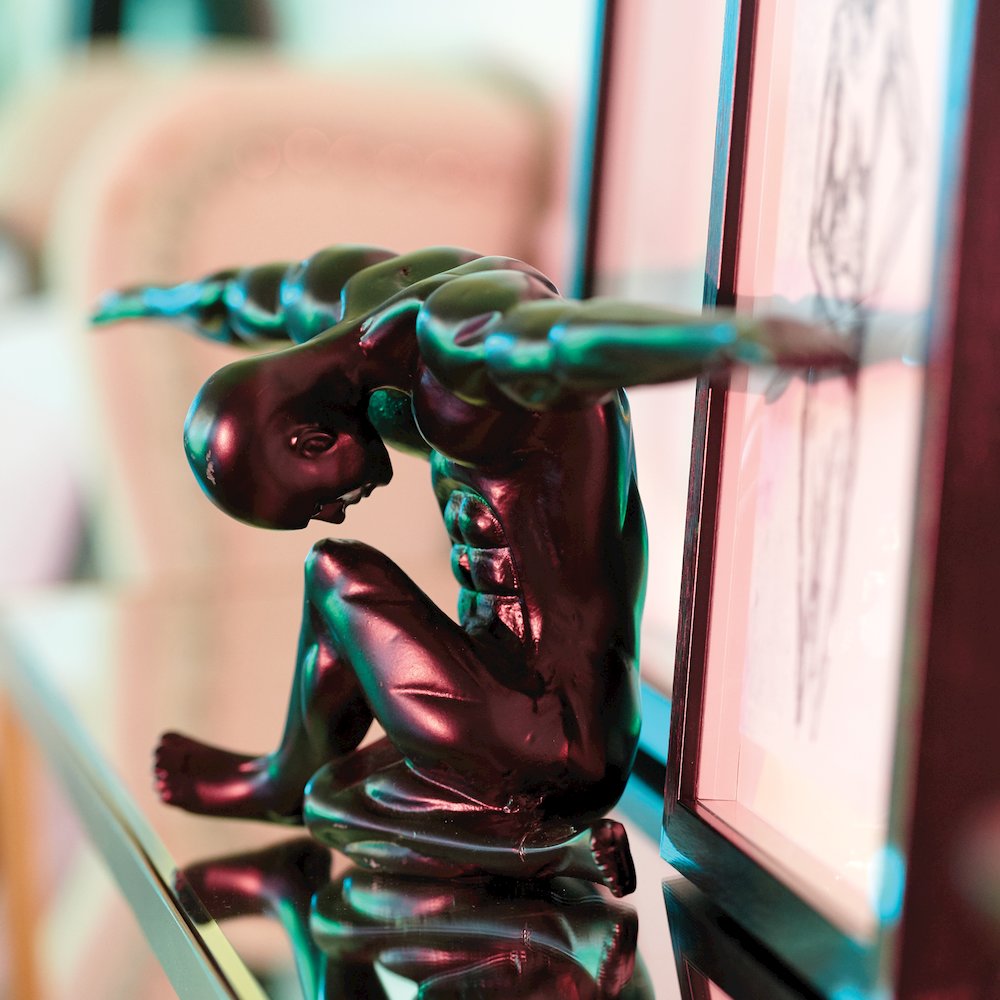 MORTAL Matte Black STATUE. Picture 2