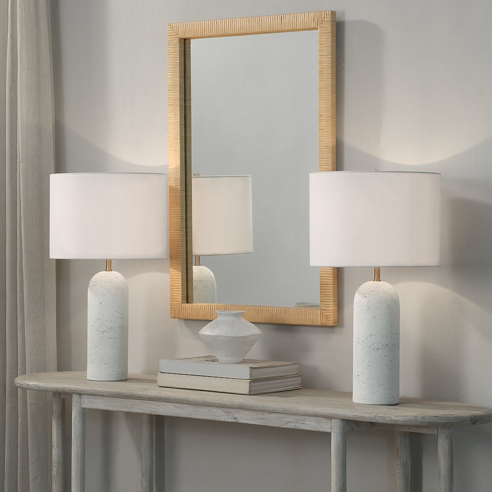 Dorato 24.75" Height Table Lamp, White. Picture 2