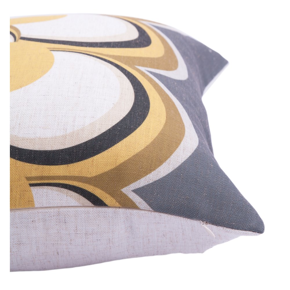 Almada  Pillow. Picture 3