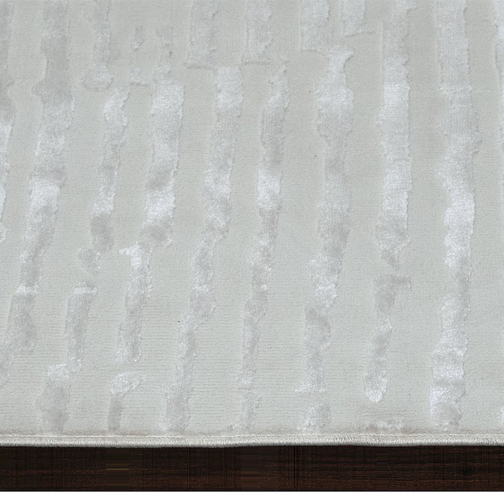 Camila 3’3 X 4’3 Power loomed Indoor Rug, Off-white. Picture 5