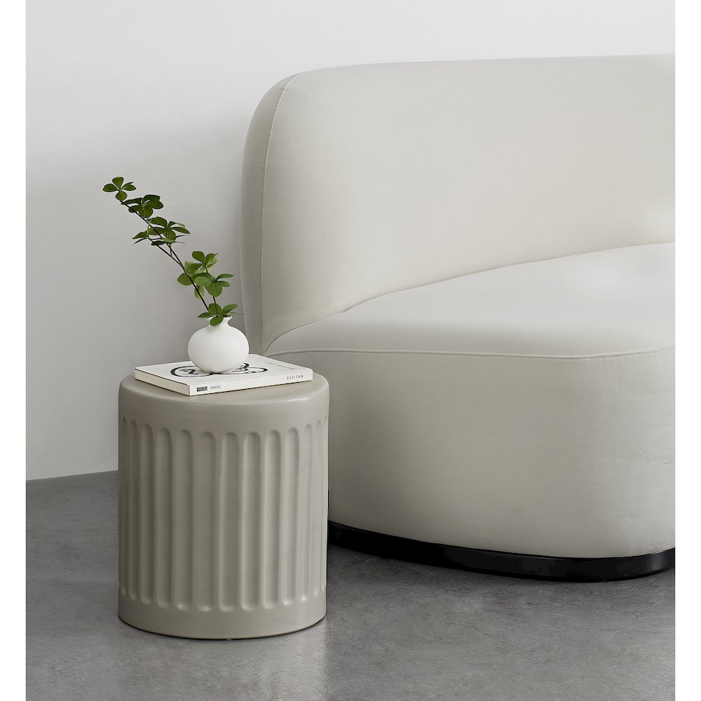 LUCIAN MATTE OFF-WHITE OUTDOOR TABLE. Picture 2